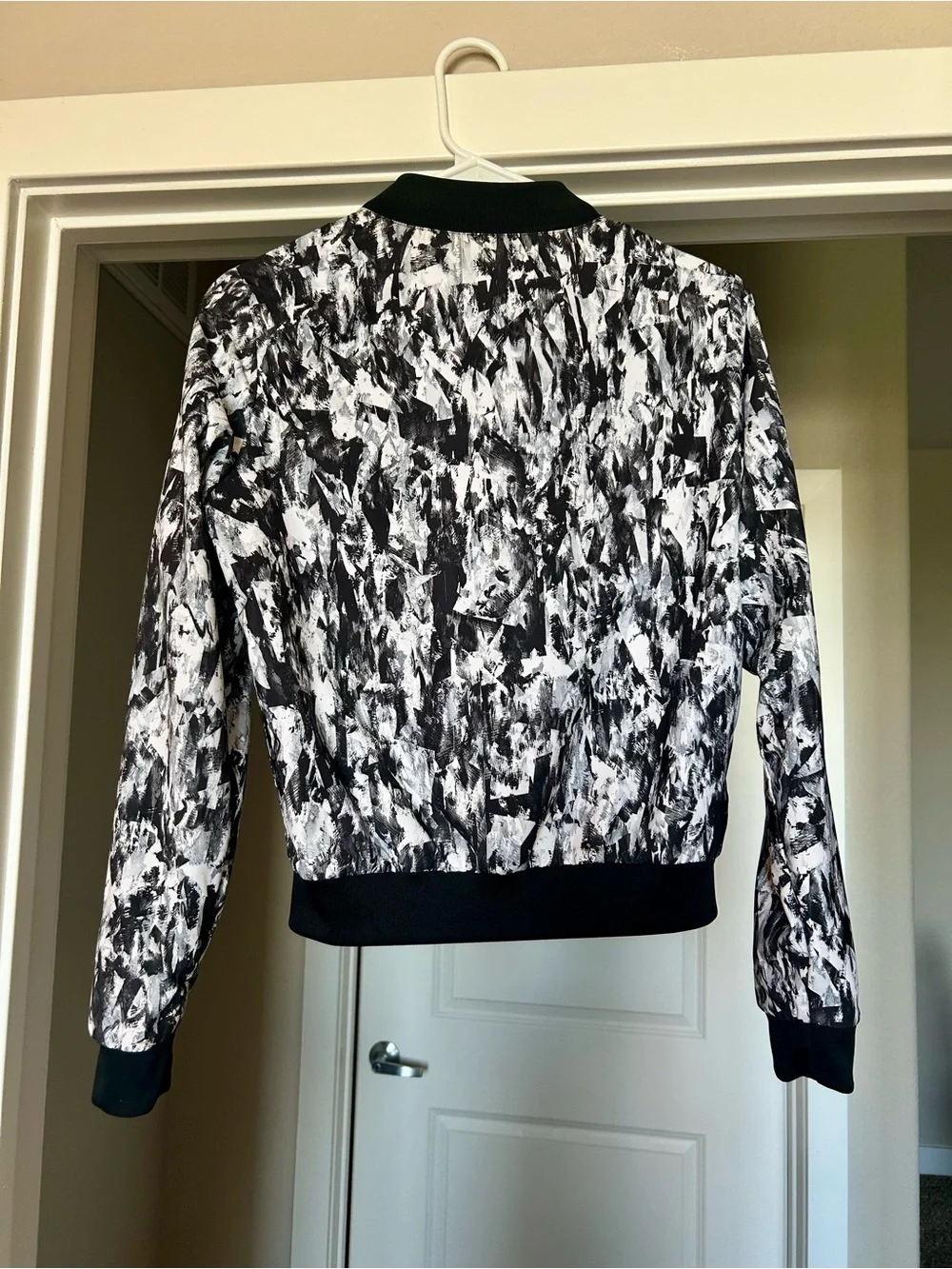 Nike Women’s Sportswear Reversible Lightweight Bomber Jacket